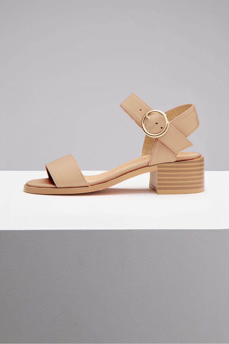 BUCKLE HEEL in colour TAN