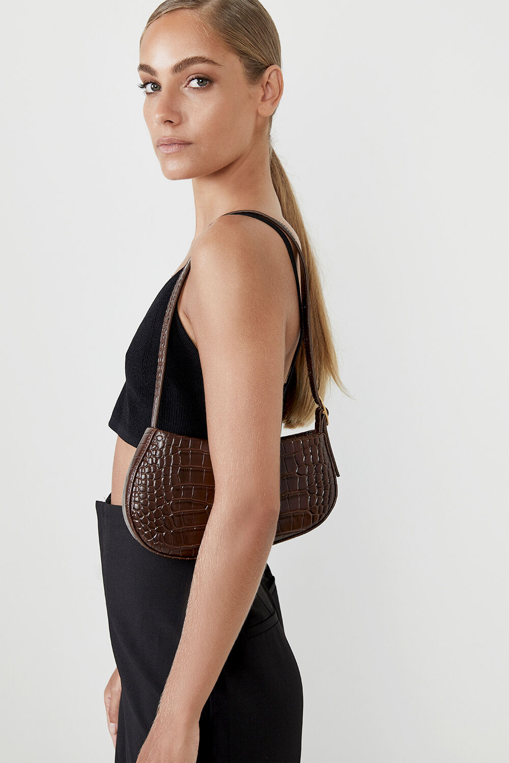 THE CEILA LEATHER BAG in colour CHOCOLATE BROWN