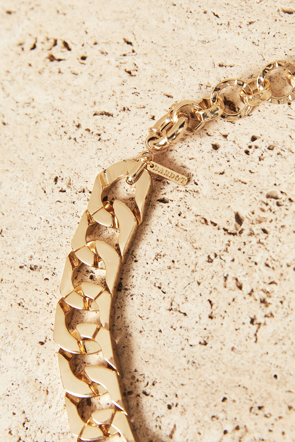 GOLD PLATED CHUNKY NECKLACE in colour GOLD EARTH