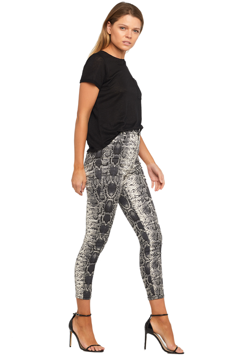 BRIANA TEE in colour JET BLACK