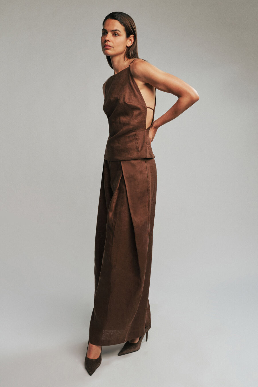 Arelia High Neck Linen Top