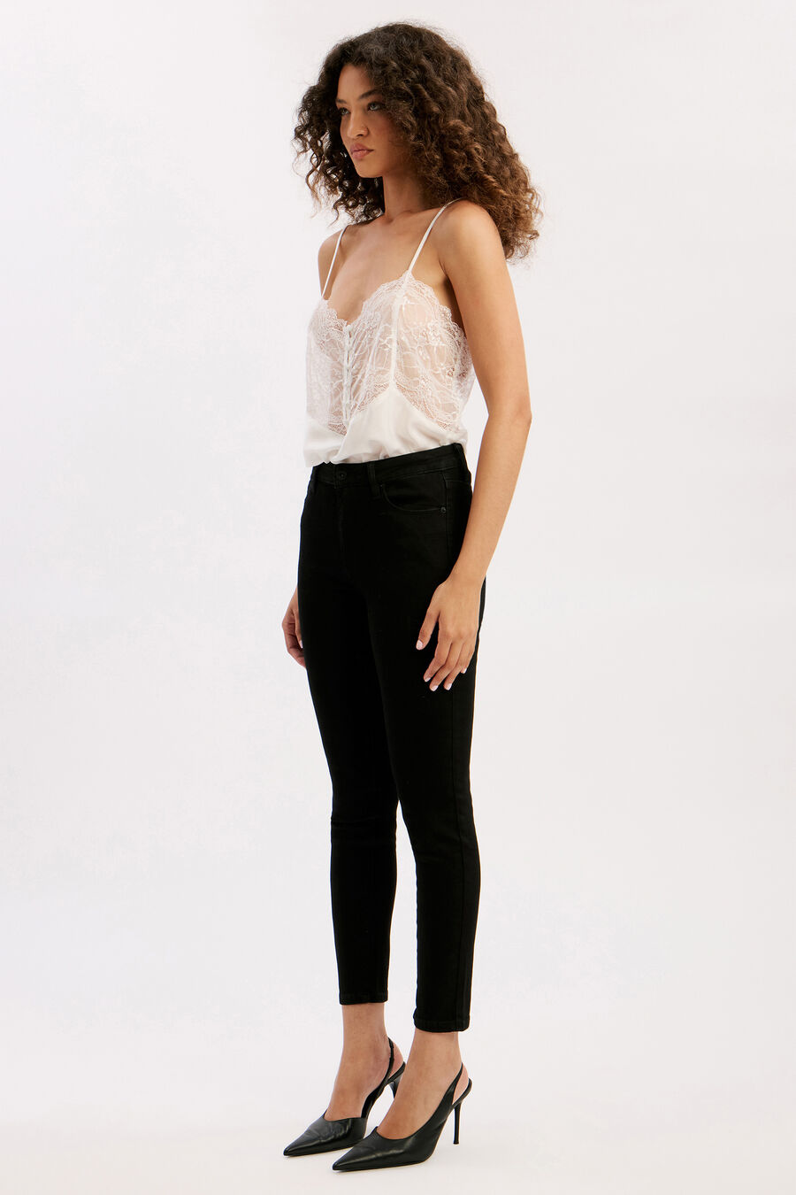 BELLA MID RISE JEANS in colour Black