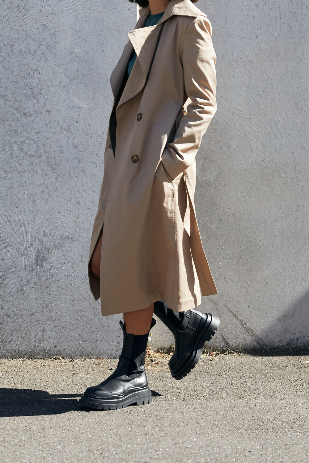 THE DION BOOT in colour CAVIAR