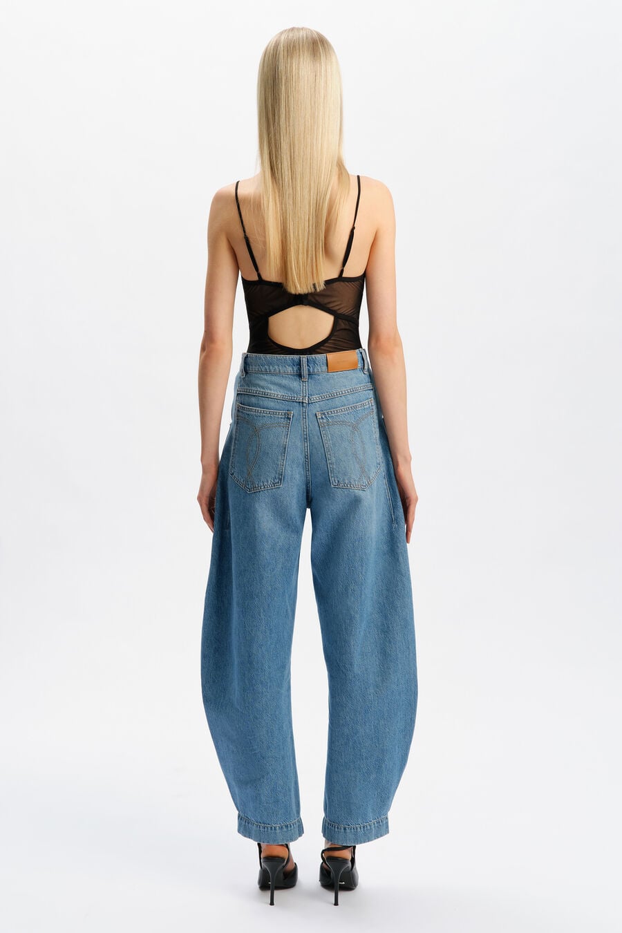 030 High Rise Barrel Leg Jean