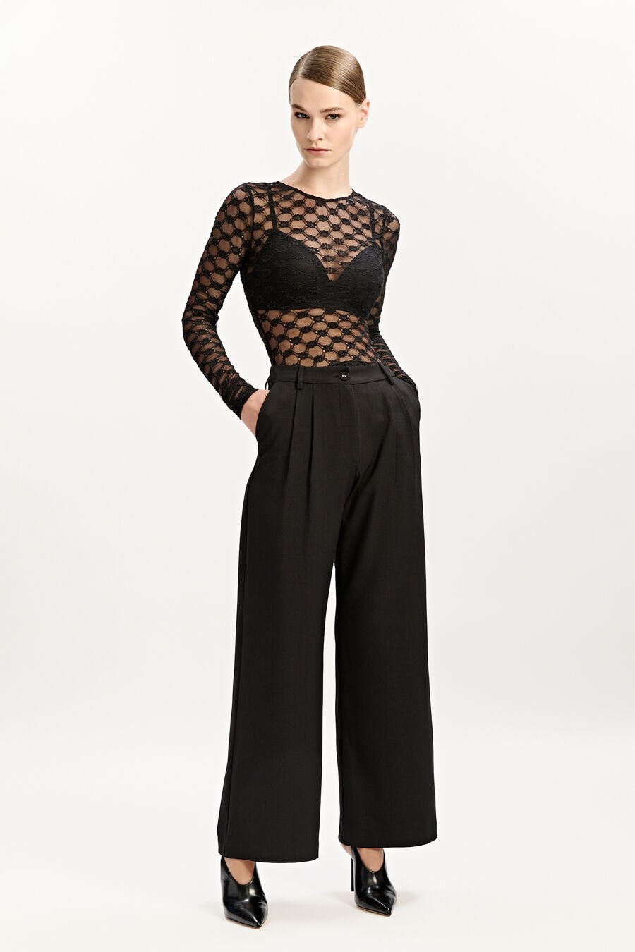 SLOANE STRAIGHT LEG PANT in colour BLACK