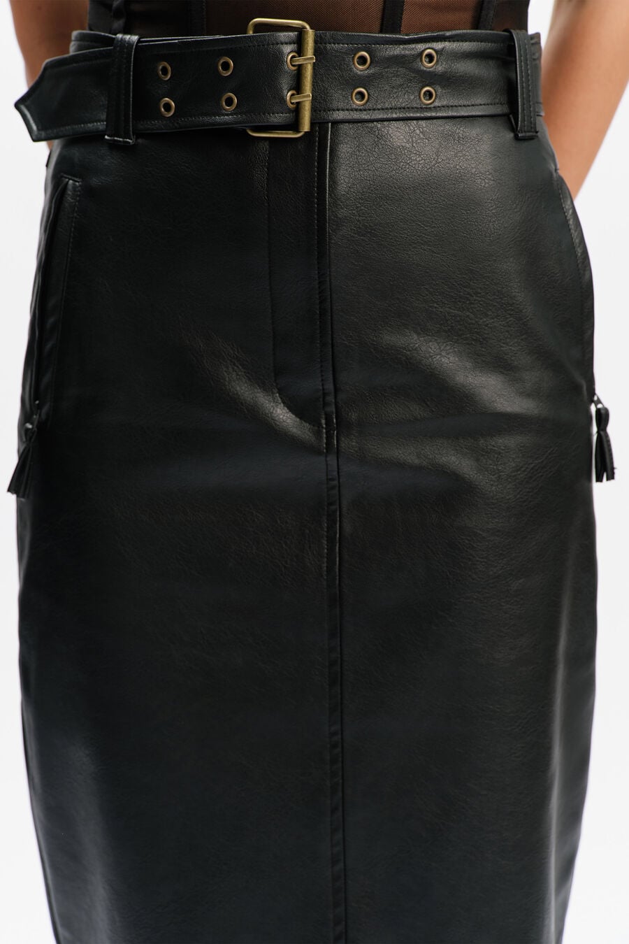 LAVELLE VEGAN LEATHER SKIRT in colour Black