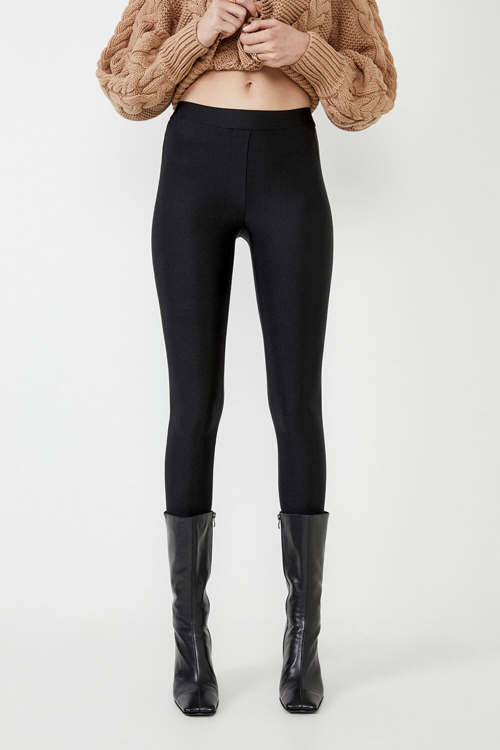 Roller Legging In Black Bardot