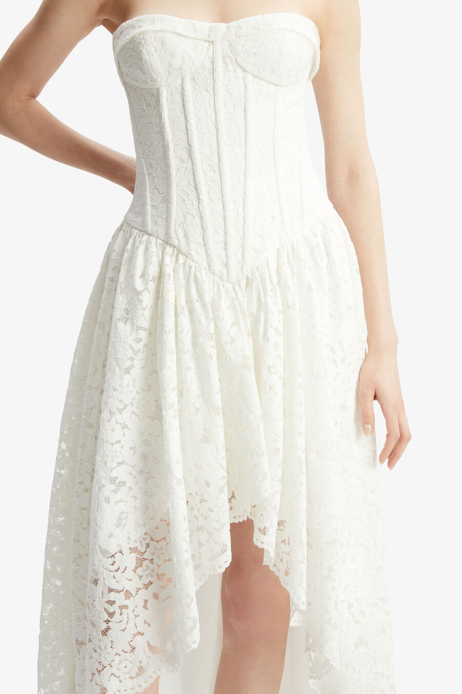 FELICIDAD STRAPLESS LACE DRESS in colour ORCHIDWHT