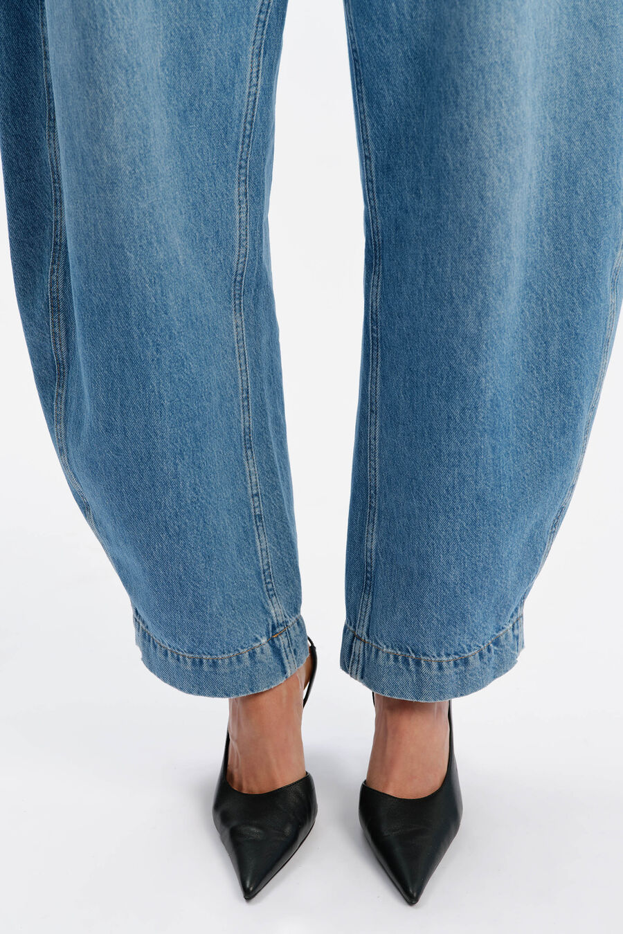 030 High Rise Barrel Leg Jean