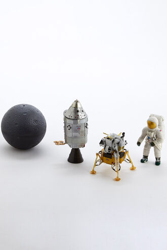 24pc 3D Puzzles  in colour BRIGHT WHITE