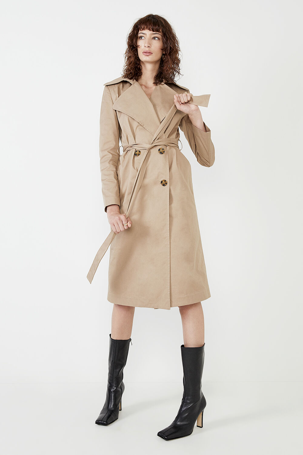 THE CLASSIC TRENCH  in colour TAN