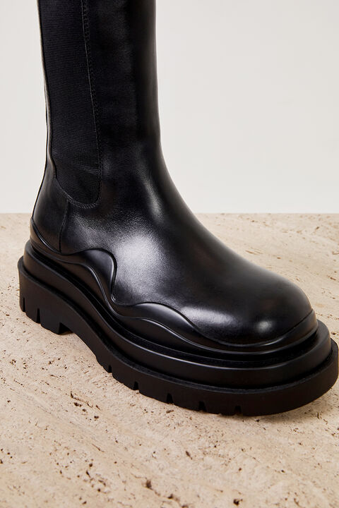 THE DION BOOT in colour CAVIAR