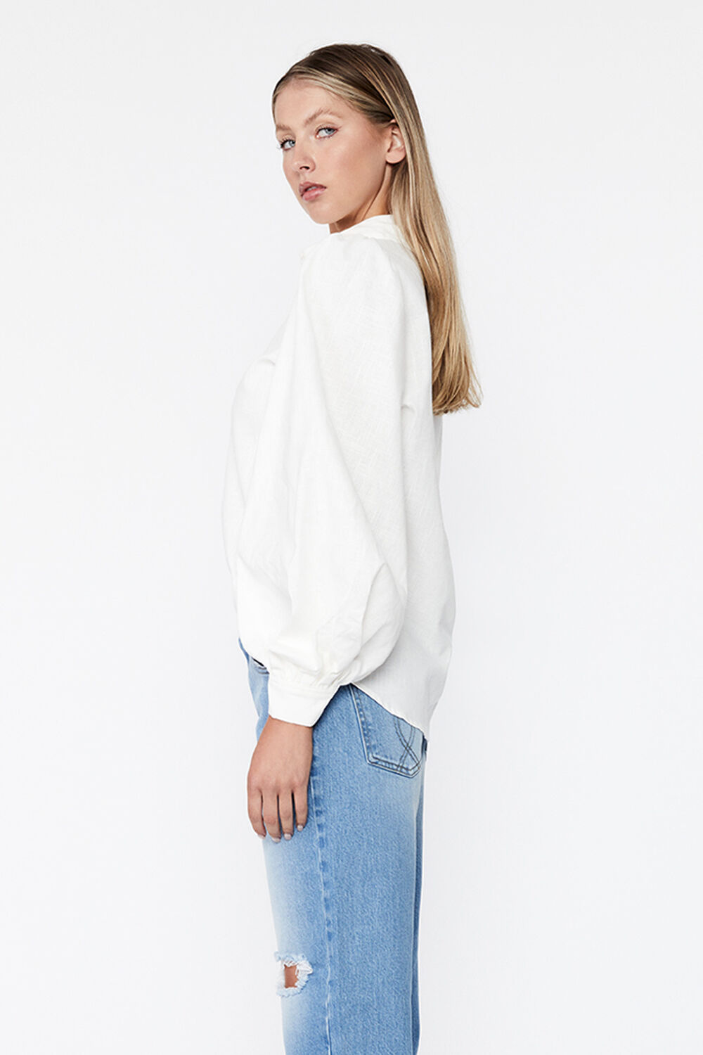 HAILEY LINEN SHIRT in colour CLOUD DANCER