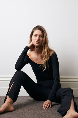 KICKFLARE SPLIT PANT in colour CAVIAR