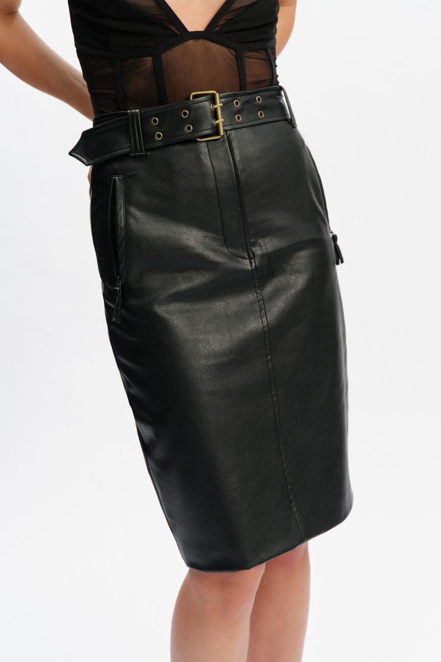 LAVELLE VEGAN LEATHER SKIRT in colour Black