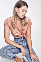 SOFT TIE DYE TEE in colour DUSTY CORAL