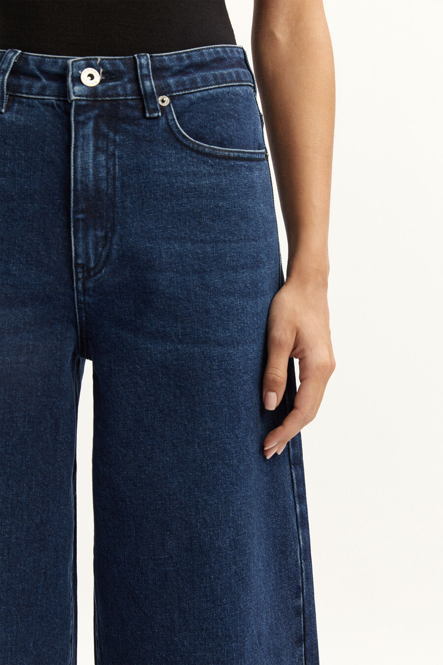 Delphina Barrel Leg Jean