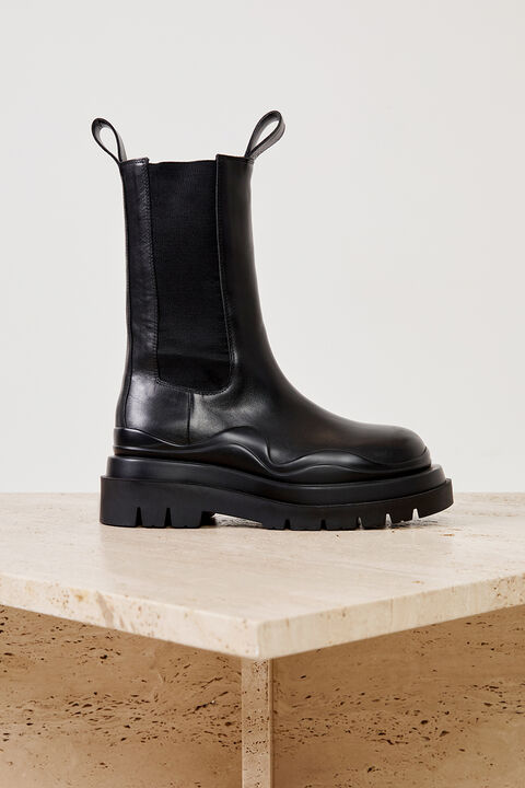 THE DION BOOT in colour CAVIAR
