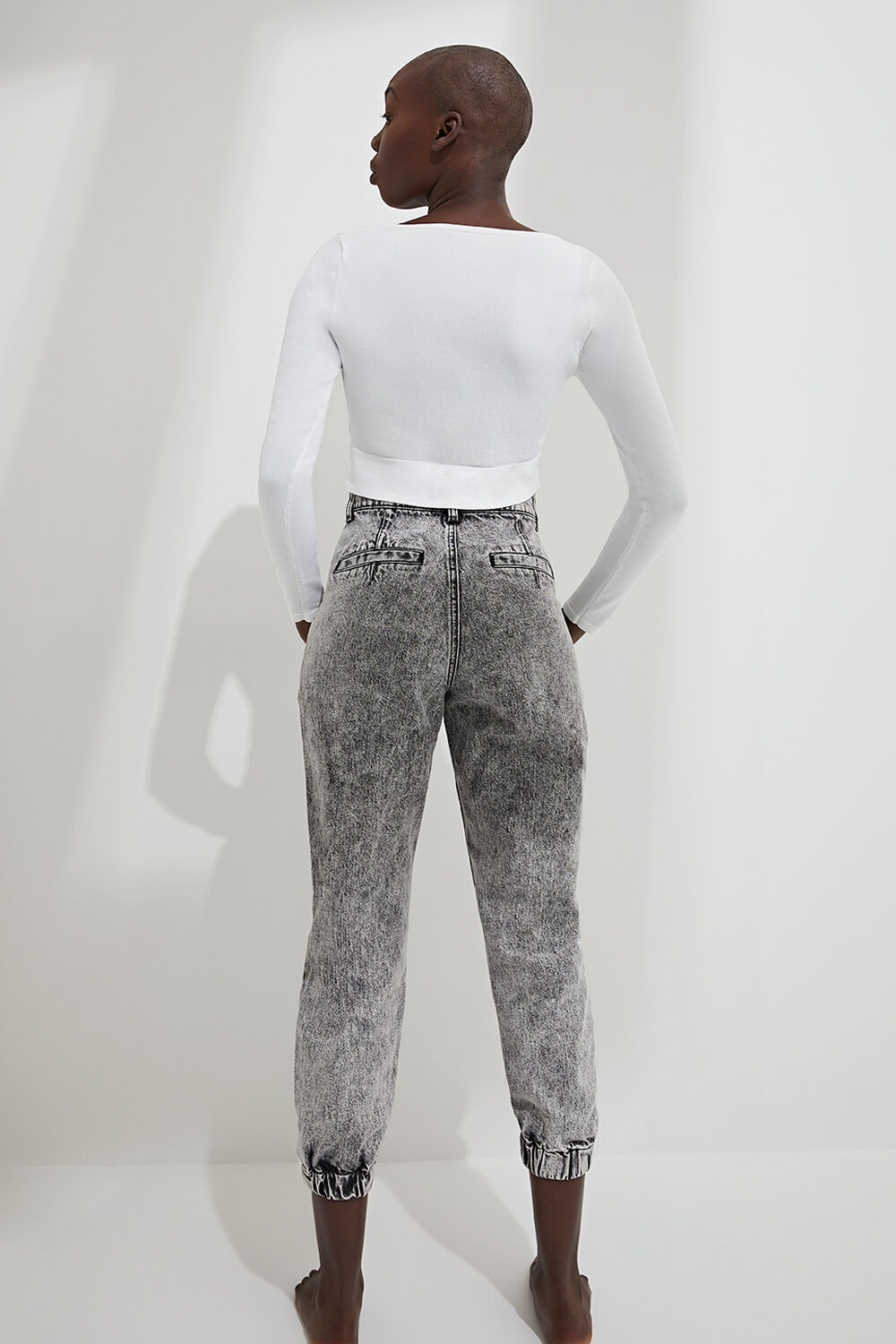 TWIST LONG SLEEVE CROP in colour CLOUD DANCER