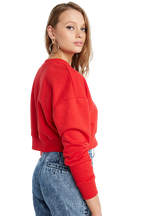 KISSES CROP SWEAT TOP in colour CRIMSON