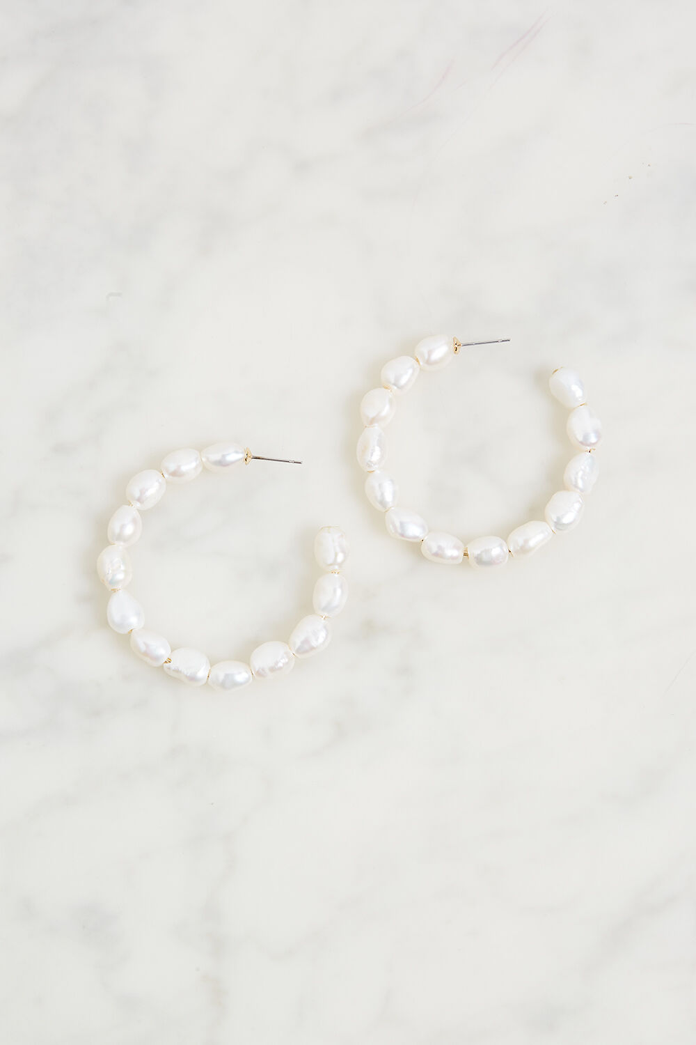 REAL PEARL HOOP EARRING in colour WHITE SAND