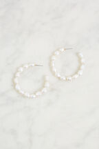 REAL PEARL HOOP EARRING in colour WHITE SAND