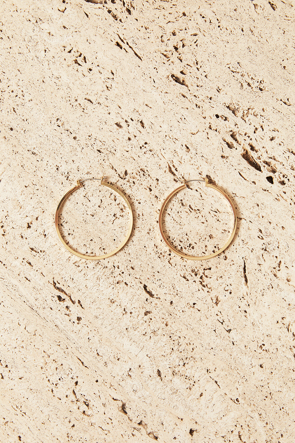 LARGE GISELLE HOOP in colour GOLD EARTH
