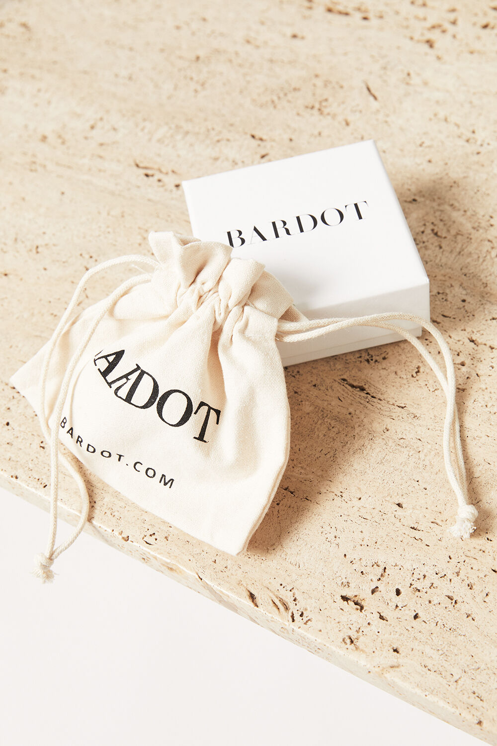 Gold Plated Chunky Necklace in Gold | Bardot (999 x 1500 Pixel)